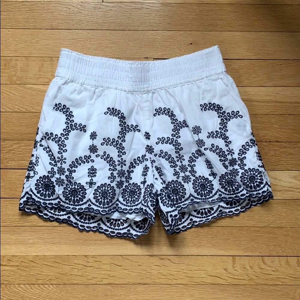 White navy lace detail shorts